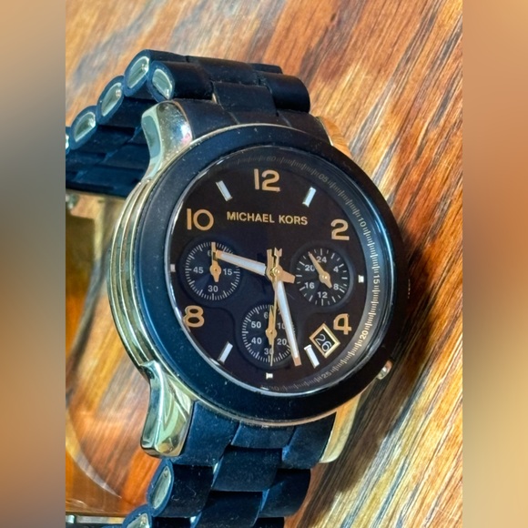 Michael Kors Woman’s Matte Black And Gold Runway Watch # 5191 With Original Box - Picture 4 of 14